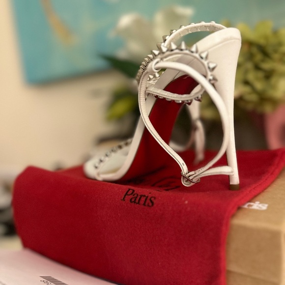 Christian Louboutin - Picture 8 of 8